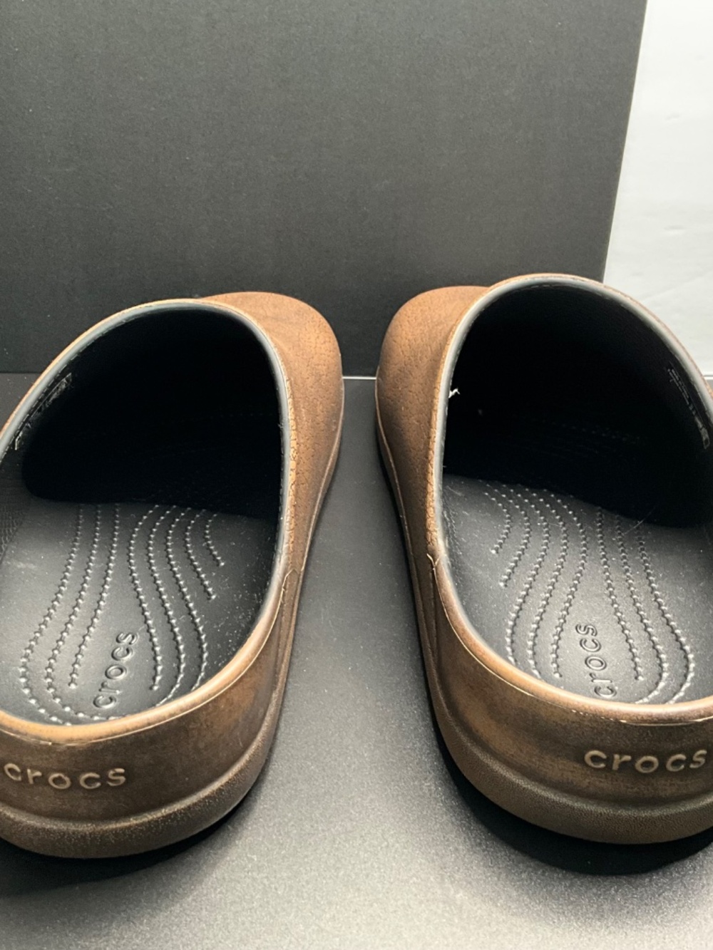 CROCS Dylan Burnished Clogs in Mocha. NEW. US M-6/W-8/EUR 38-39 - Picture 3 of 5